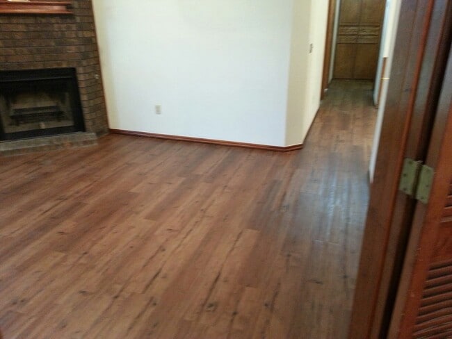 Building Photo - 2108 Meench Dr