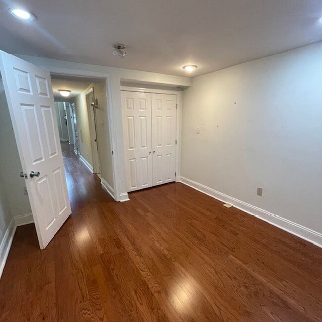 Building Photo - Logan/Shaw - Spacious 3 Bedroom, Two Bath Apartment