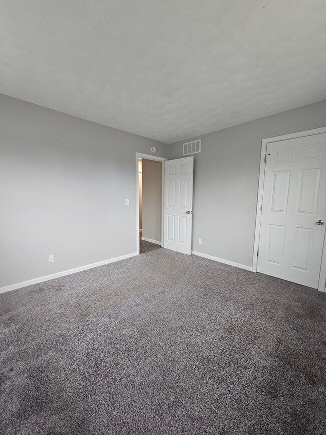 Building Photo - 101 W Spring St