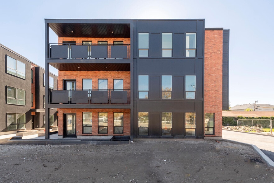 Building Photo - 884 E Rowley Dr