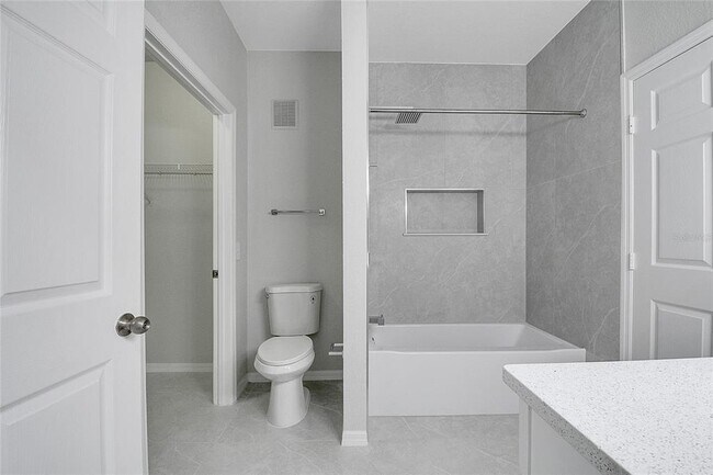 Building Photo - 6005 Westgate Dr