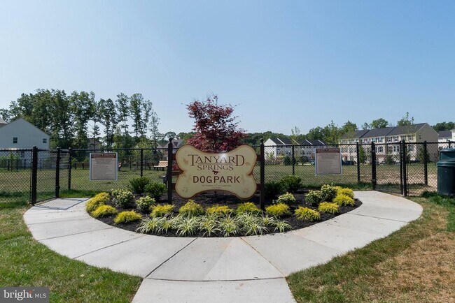 Building Photo - 7530 Stonehouse Run Dr