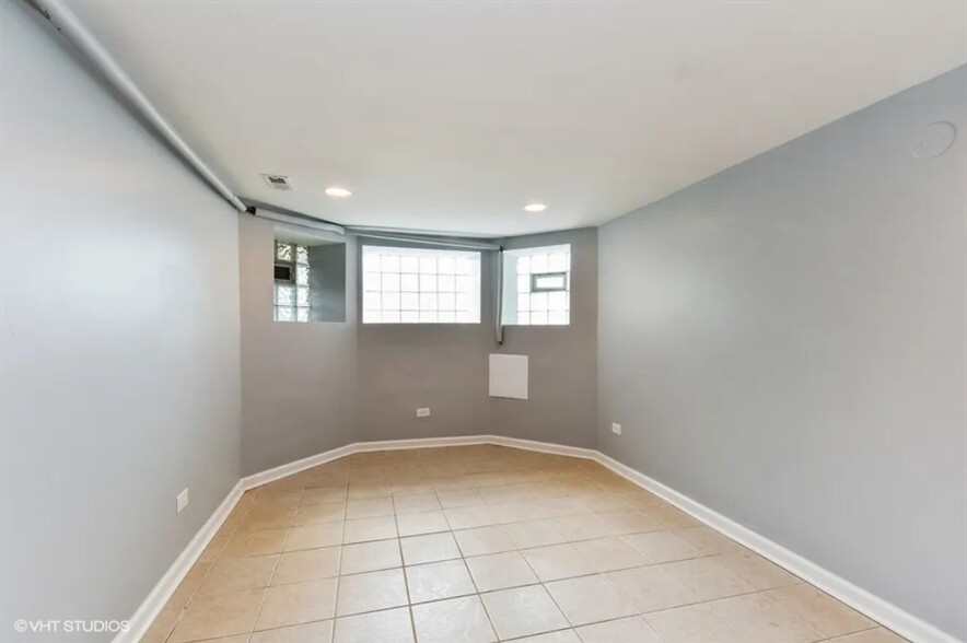 Building Photo - 6610 S Rhodes Ave