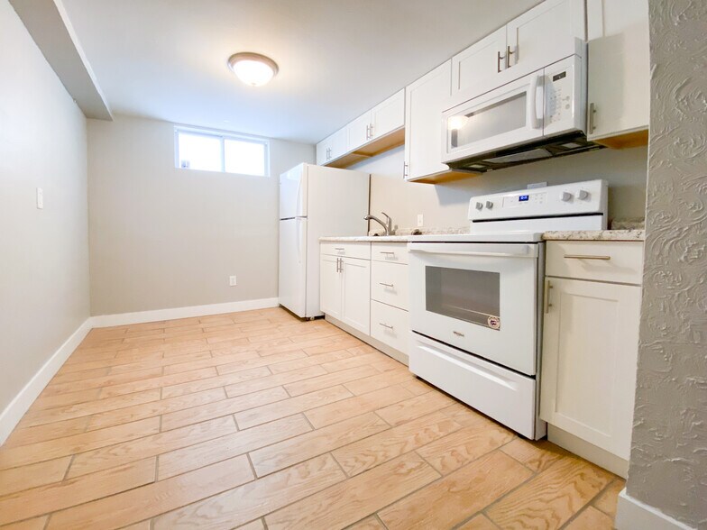 Kitchen/Dining - 245 Lomax St