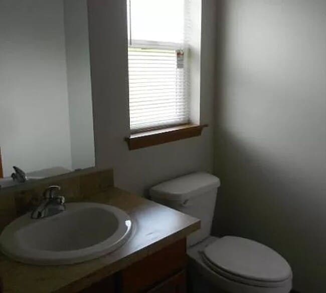 Building Photo - 3bd 2 1/2ba Home With garage