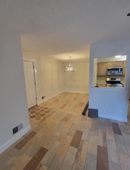 Building Photo - 1607 Breckenridge Dr