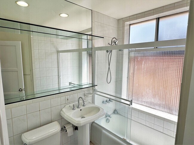 Building Photo - Charming 2+1 PDR hills home w/ large lot. Jacuzzi, decks, fireplace, view, walk to the beach!