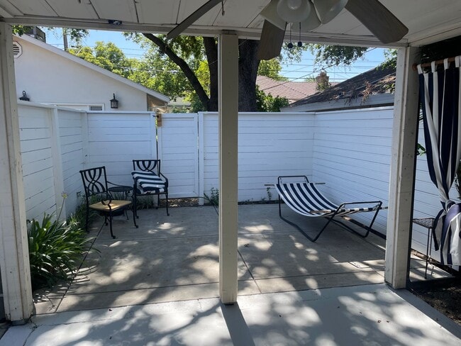 Building Photo - Two Bedroom 1 Bath in East Sacramento