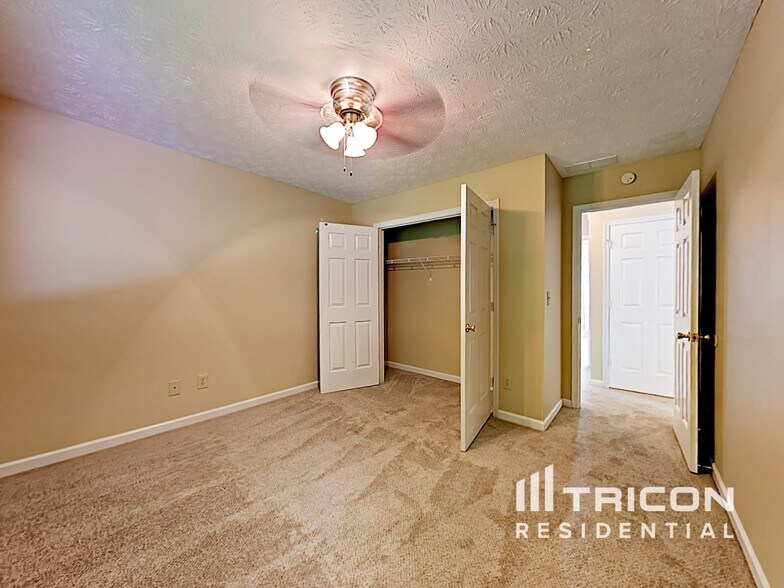 Building Photo - 741 Shore Dr