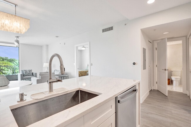 Building Photo - 700 E Boynton Beach Blvd