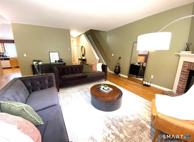 Building Photo - 11 Trout Brook Cir
