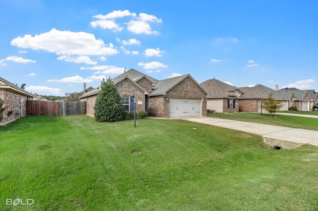 Building Photo - Brick Home In Haughton