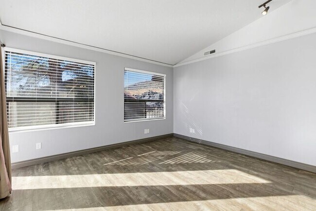 Building Photo - 161 W 950 S