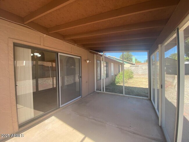 Building Photo - 3271 Briarwood Dr