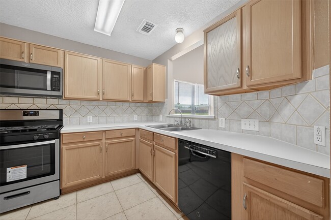 Building Photo - 15003 Sugar Sands Dr