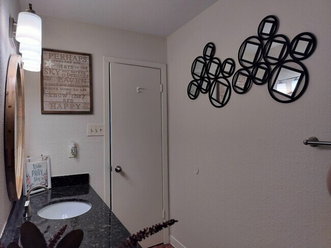 Building Photo - 20313 Sunny Shores Dr