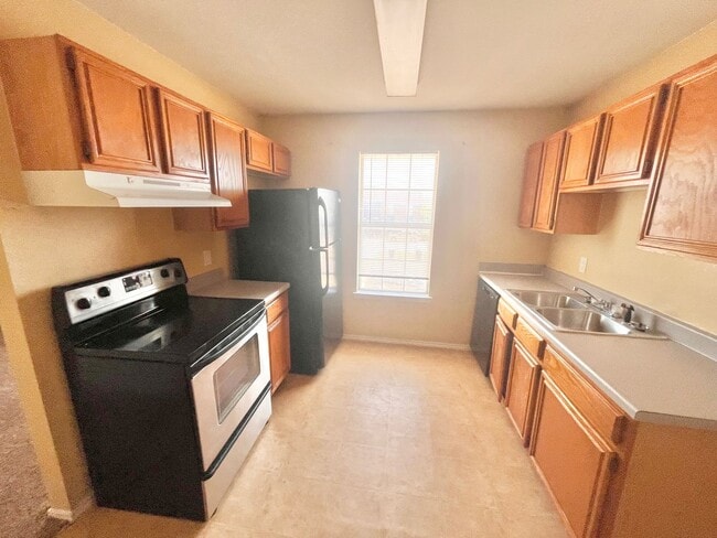 Building Photo - 1703 Benttree Dr Unit C