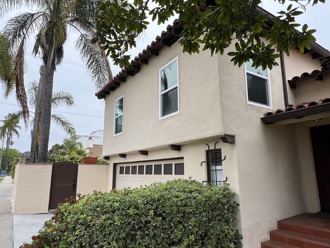 Building Photo - 1650 S Crest Dr