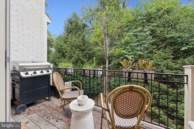 Building Photo - 1627 Colonial Hills Dr