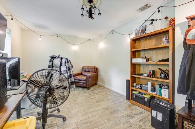 Building Photo - 3530 Kentwood Dr