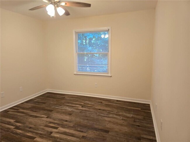 Building Photo - 1225 Oakplace Dr SW