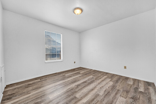 Building Photo - 425 11th St SW
