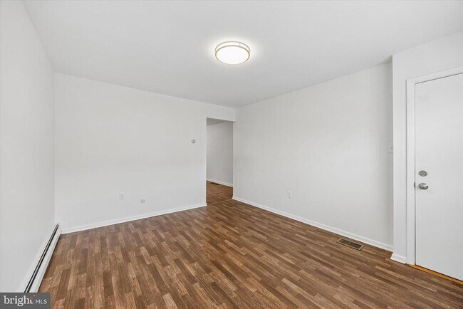 Building Photo - 362 Ripka St