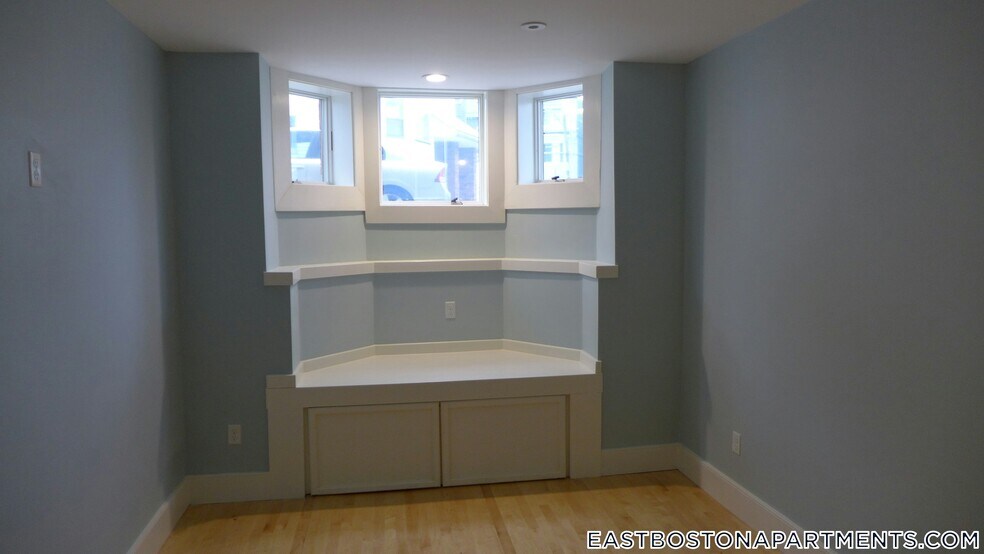 Building Photo - 273 Webster St