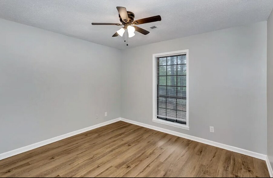 Building Photo - 3909 Fair Oak Ln SW
