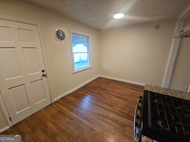 Building Photo - 520 Floyd Dr