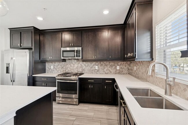 Building Photo - 4921 W Paul Ave