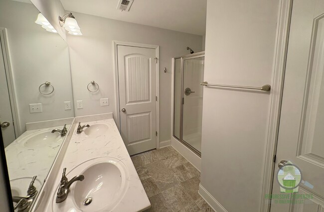 Building Photo - 400 Ansel Woods Ln