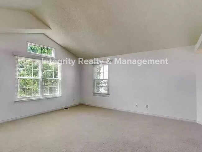 Building Photo - 3 Bed/3 Bath, 2,759 Sqft -9614 Pinebrook S...