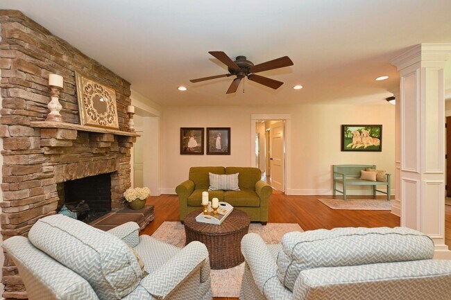 Building Photo - **RARE BRENTWOOD FIND, A MASTERCLASS IN ELEGANT SOUTHERN DESIGN**