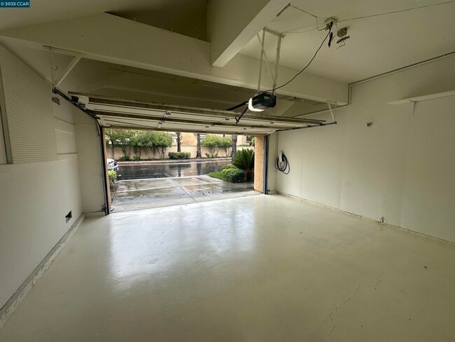 Building Photo - 120 Cortona Dr