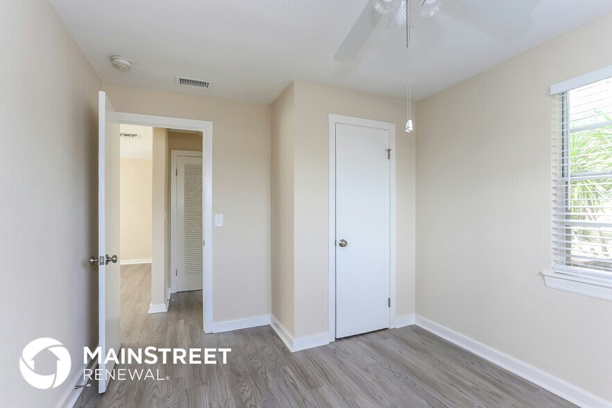 Building Photo - 14623 Sunset Dr