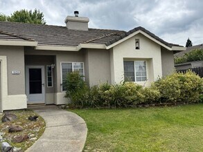 Building Photo - Beautiful 3 Bedroom, 2 Bath Home with Spacious Features