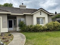 Building Photo - Beautiful 3 Bedroom, 2 Bath Home with Spacious Features