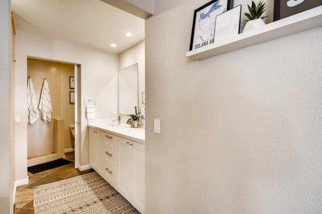 Building Photo - 536 Via De La Valle