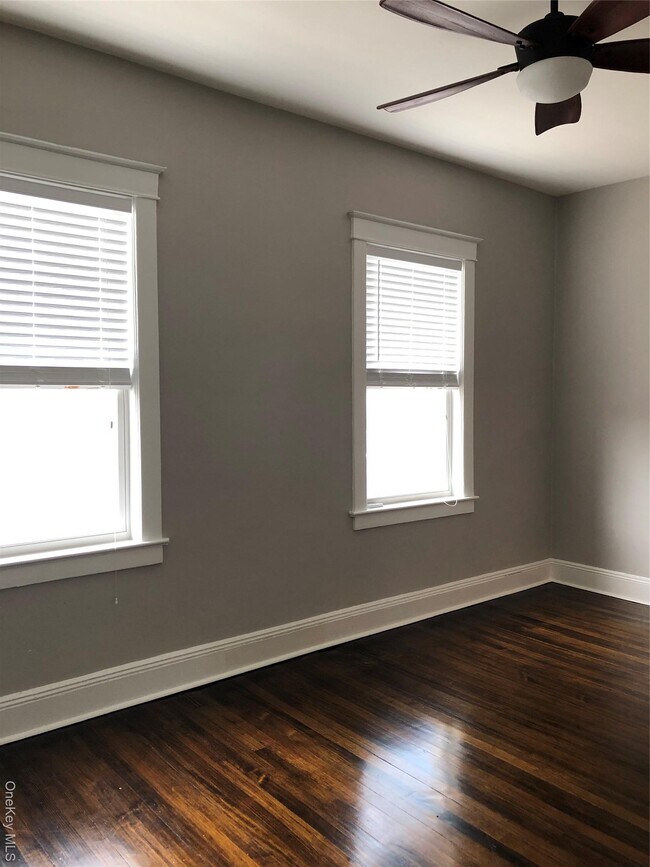 Building Photo - 40 Main St