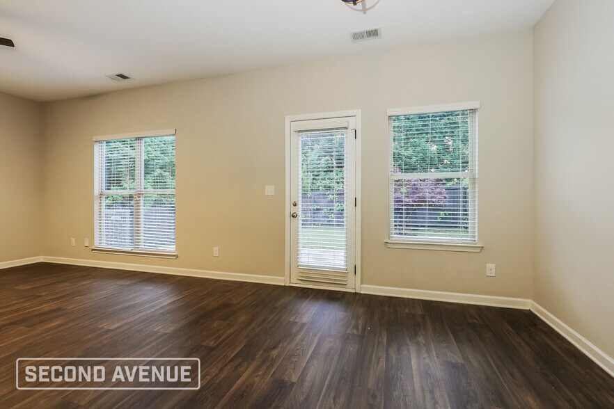 Building Photo - 217 Magnaview Dr