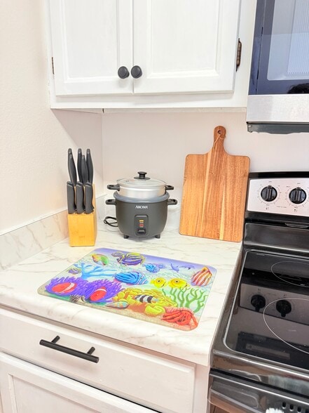 Building Photo - 387 Knox McRae Dr