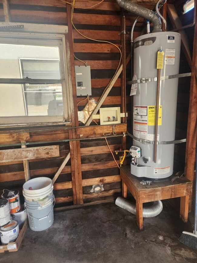 Building Photo - Private 2 bedroom 1 bath home