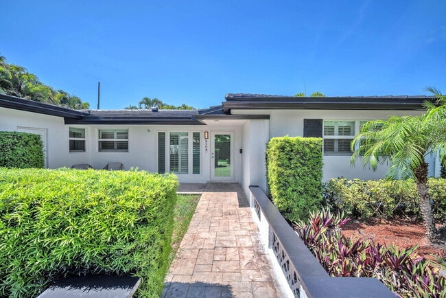 Primary Photo - 850 W Camino Real