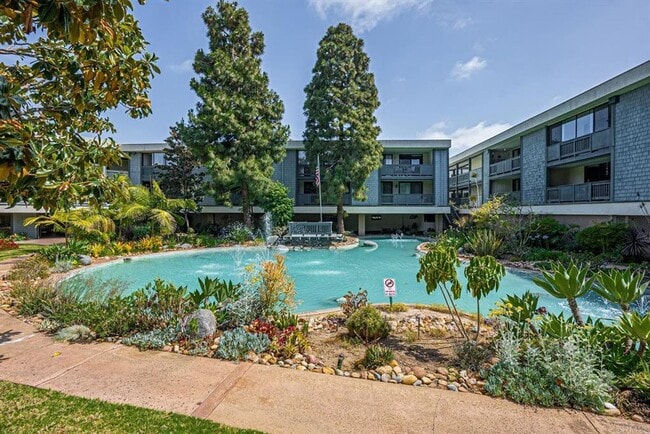 Building Photo - Fully Furnished, 1 bed/ 1 bath Point Loma condo close to the Bay & Liberty Station!