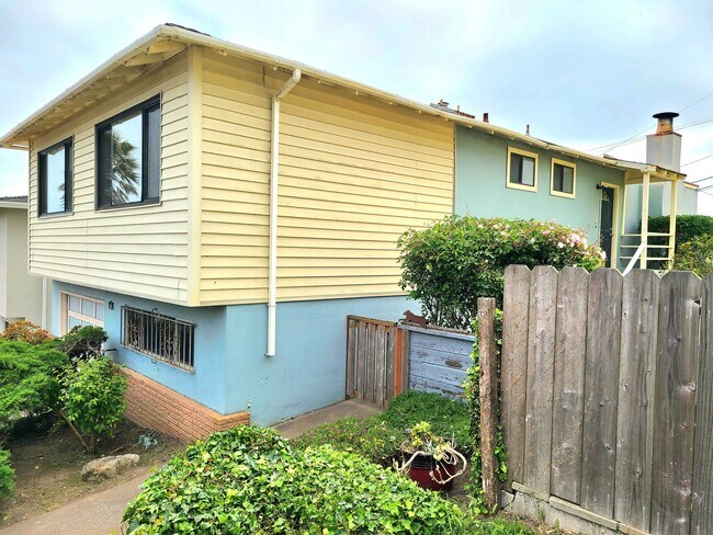 Building Photo - 90 Westline Dr