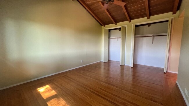 Building Photo - Mid-Century homes Rarely Available with Expansive Bay Views