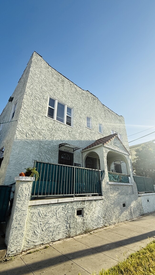 Building Photo - 4760 1/2 Lexington Ave