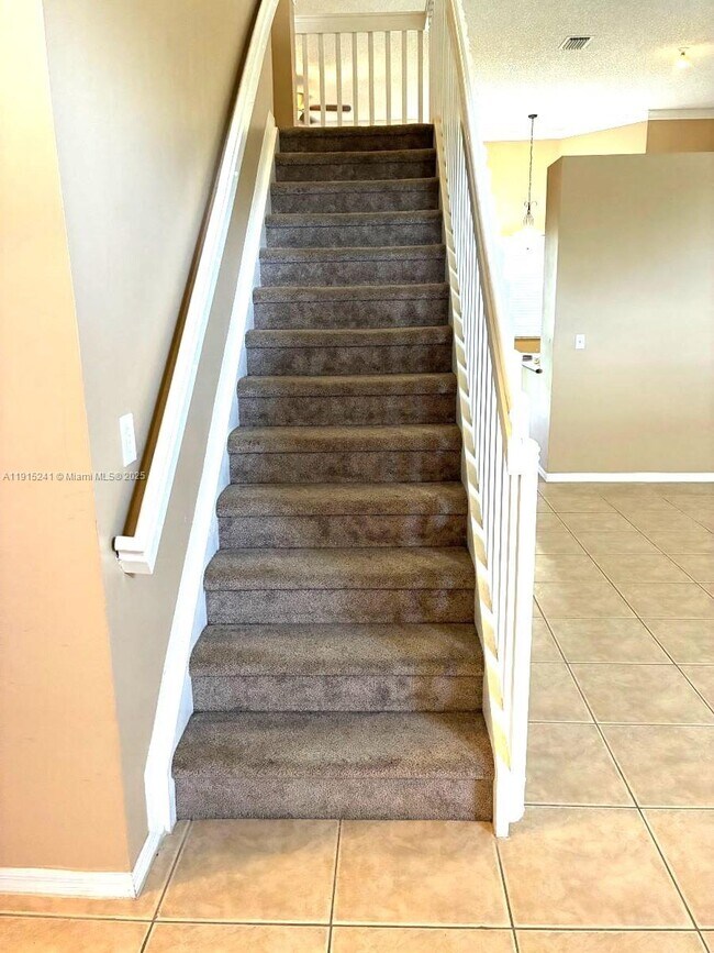 Building Photo - 2202 SE 17th Ave