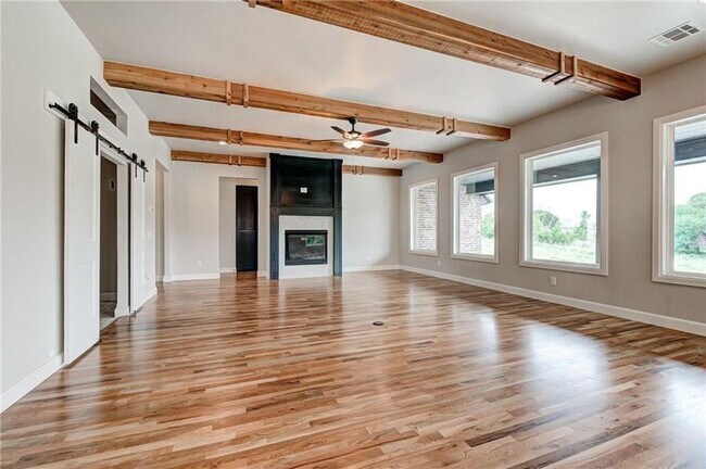 Building Photo - **Stunning 4 Bed, 4 Bath in Edmond Schools